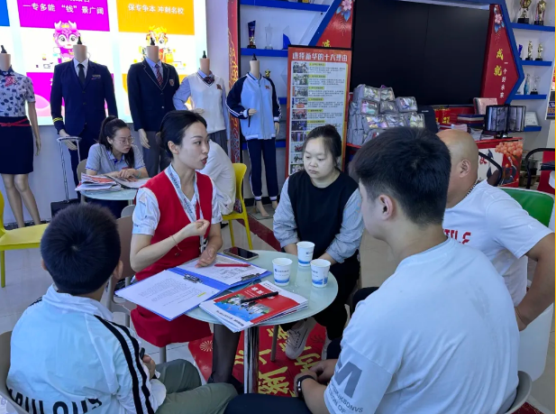 直击现场！武汉新华国庆科技行火热进行中