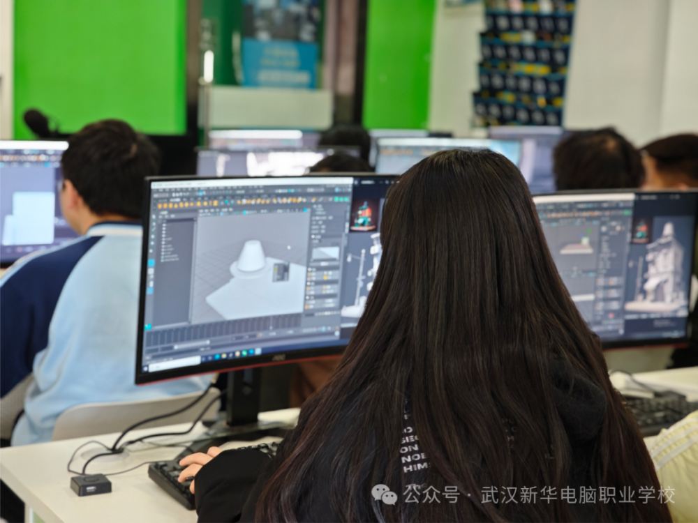 国家大力推进 “技能照亮前程” 培训行动，明确 2025—2027 年将完成 3000 万人次补贴性职业技能培训，持续放宽技工院校招生年龄限制，面向失业人员、在职转行人员、退役军人等群体开放技能学习渠道，为广大成年人职业转型带来全新政策机遇。据政策部署，本次技能培训重点聚焦 AI、低空经济、先进制造等产业紧缺领域，推行