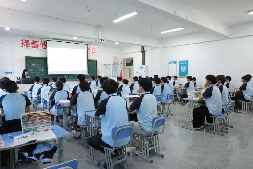 民办大学没招满！高考生被录取了还不去！真相居然是...